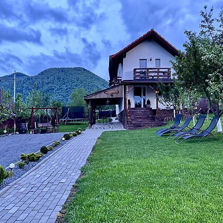 Willa Casa De Sub Hora Zărneşti Zewnętrze zdjęcie