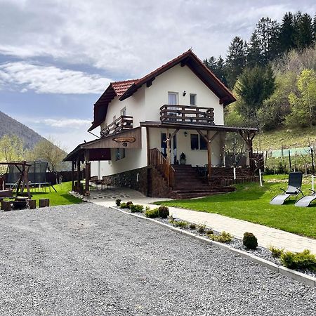 Willa Casa De Sub Hora Zărneşti Zewnętrze zdjęcie