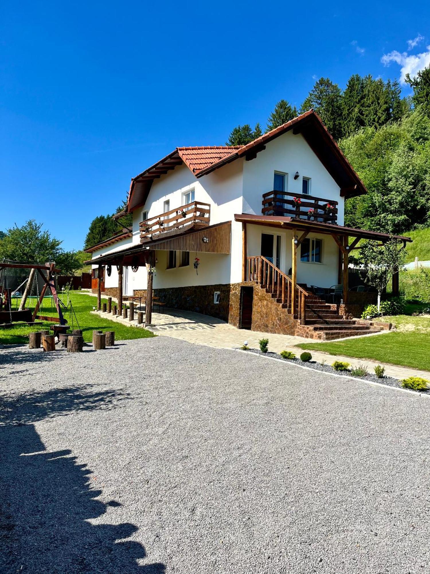 Willa Casa De Sub Hora Zărneşti Zewnętrze zdjęcie