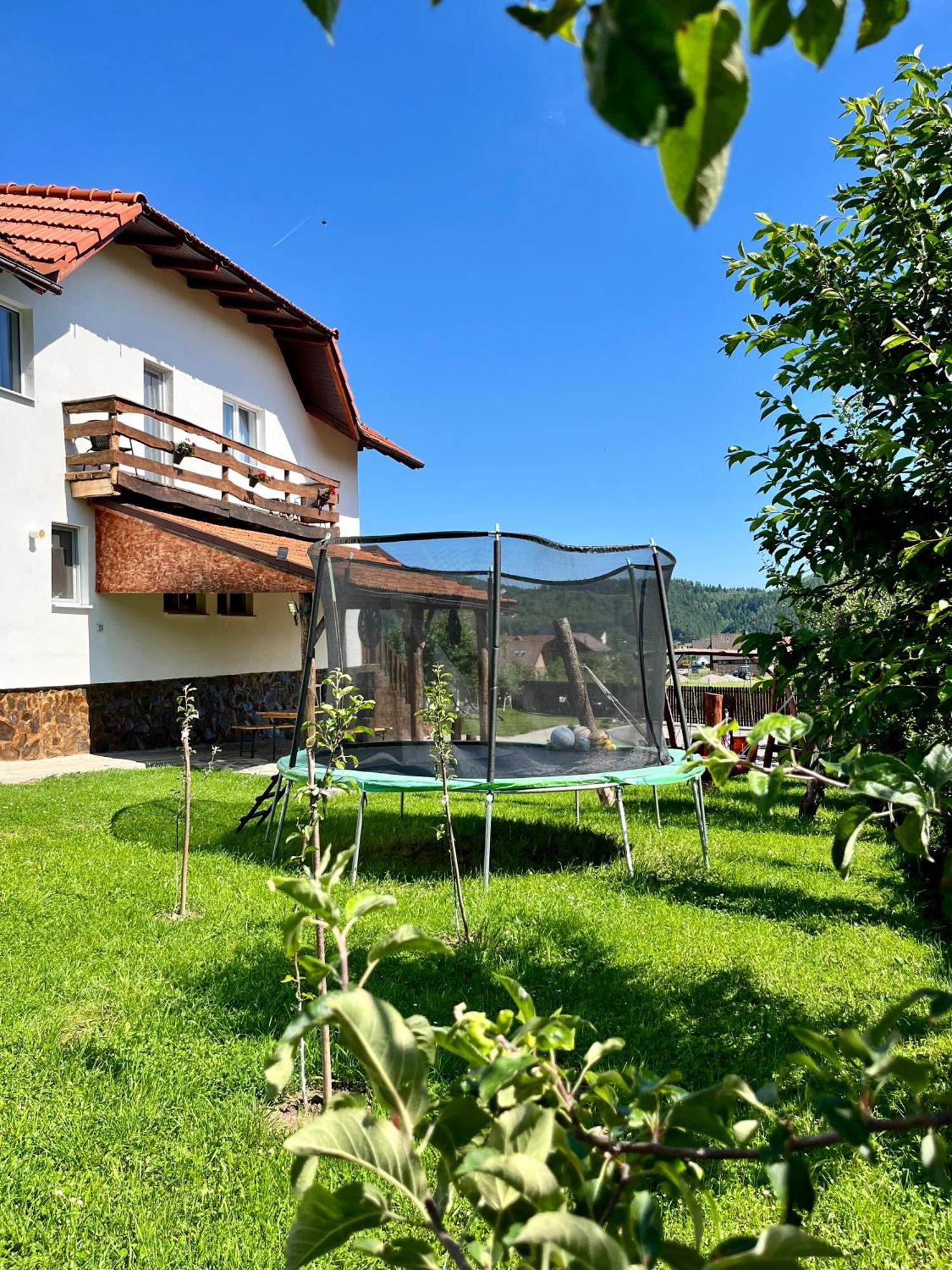 Willa Casa De Sub Hora Zărneşti Zewnętrze zdjęcie